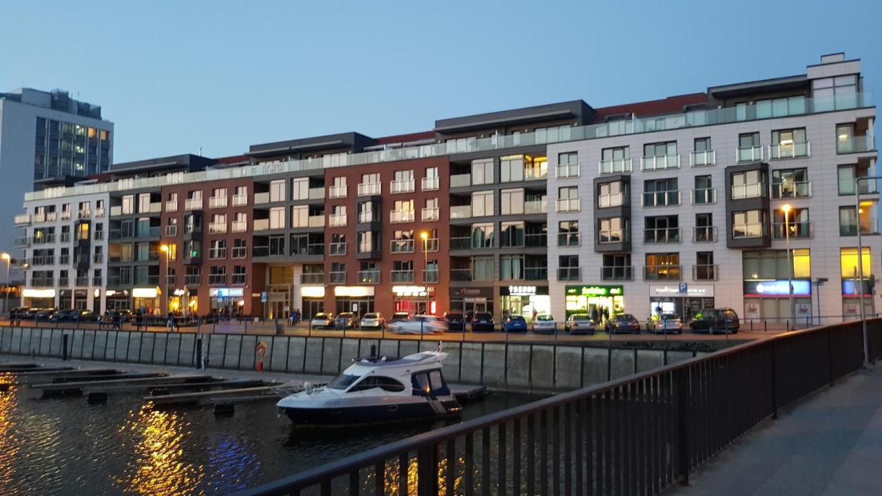 Waterlane W Oknami Na Rzeke - Marina View - Comfy Apartments グダニスク エクステリア 写真